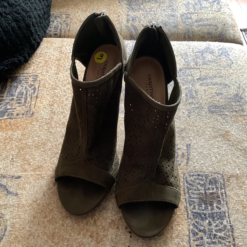 Christian Siriano for Payless Iggy booties olive 🫒 color size 9